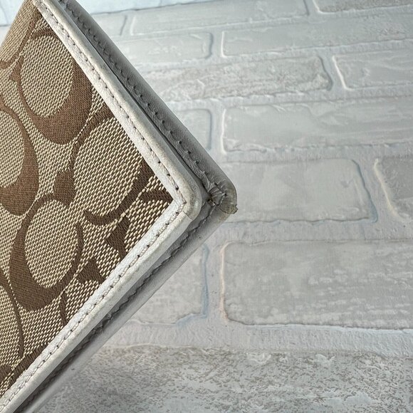Coach Checkbook Cover Beige Signature C Canvas Leather‎ Trim - Picture 8 of 12
